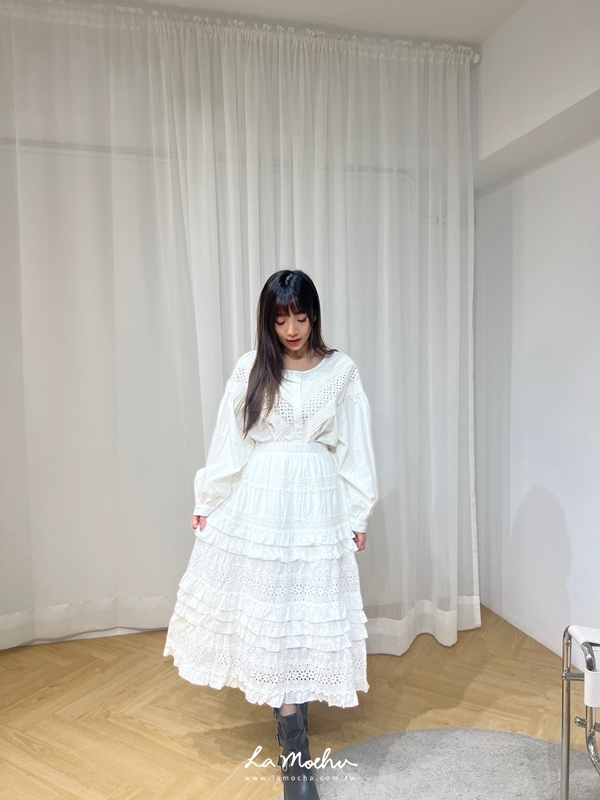 V字雕花蕾絲澎袖襯衫